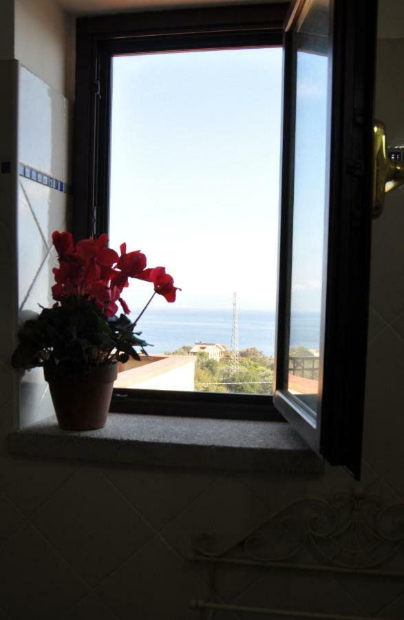 Villa Gemma Di Mare Санта-Тереза-ди-Рива Экстерьер фото